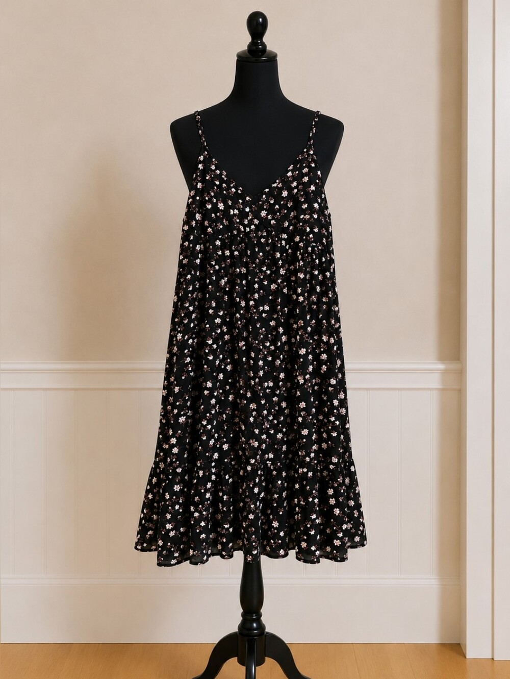4/$15🟢•Paper Moon Black Floral Dress